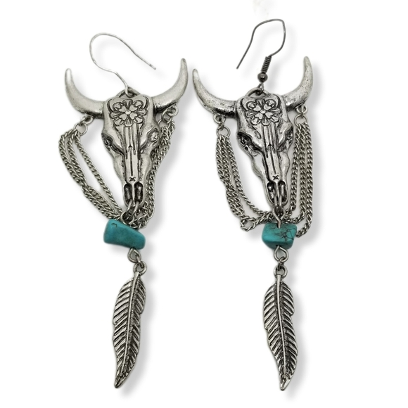 WESTERN STYLE SILVERTONE LONGHORN SKULL & HOWLITE DROP STATEMENT HOOK EARRINGS - Picture 1 of 5